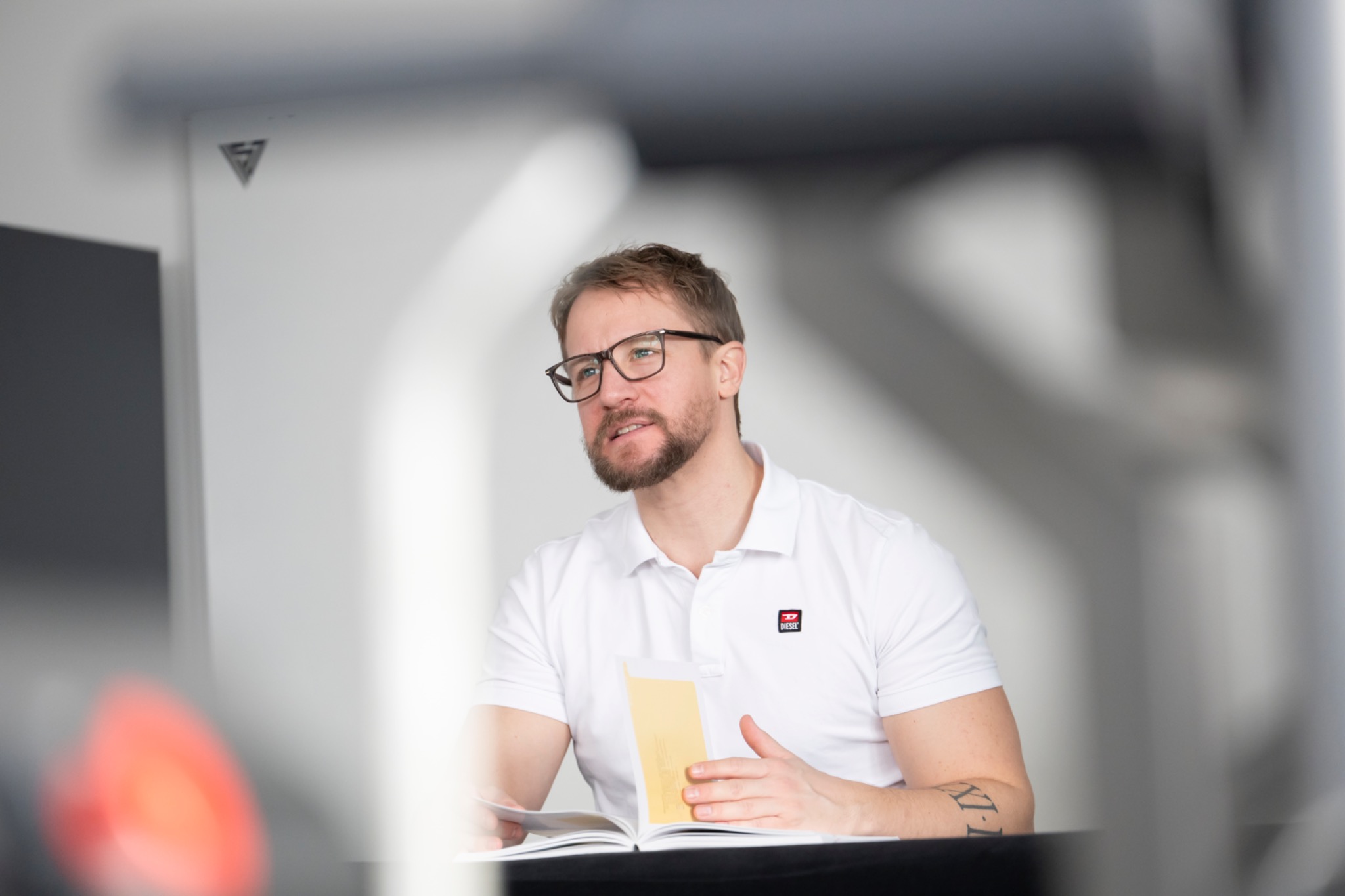 Sebastian Jurochnik in seiner Praxis in Mönchengladbach