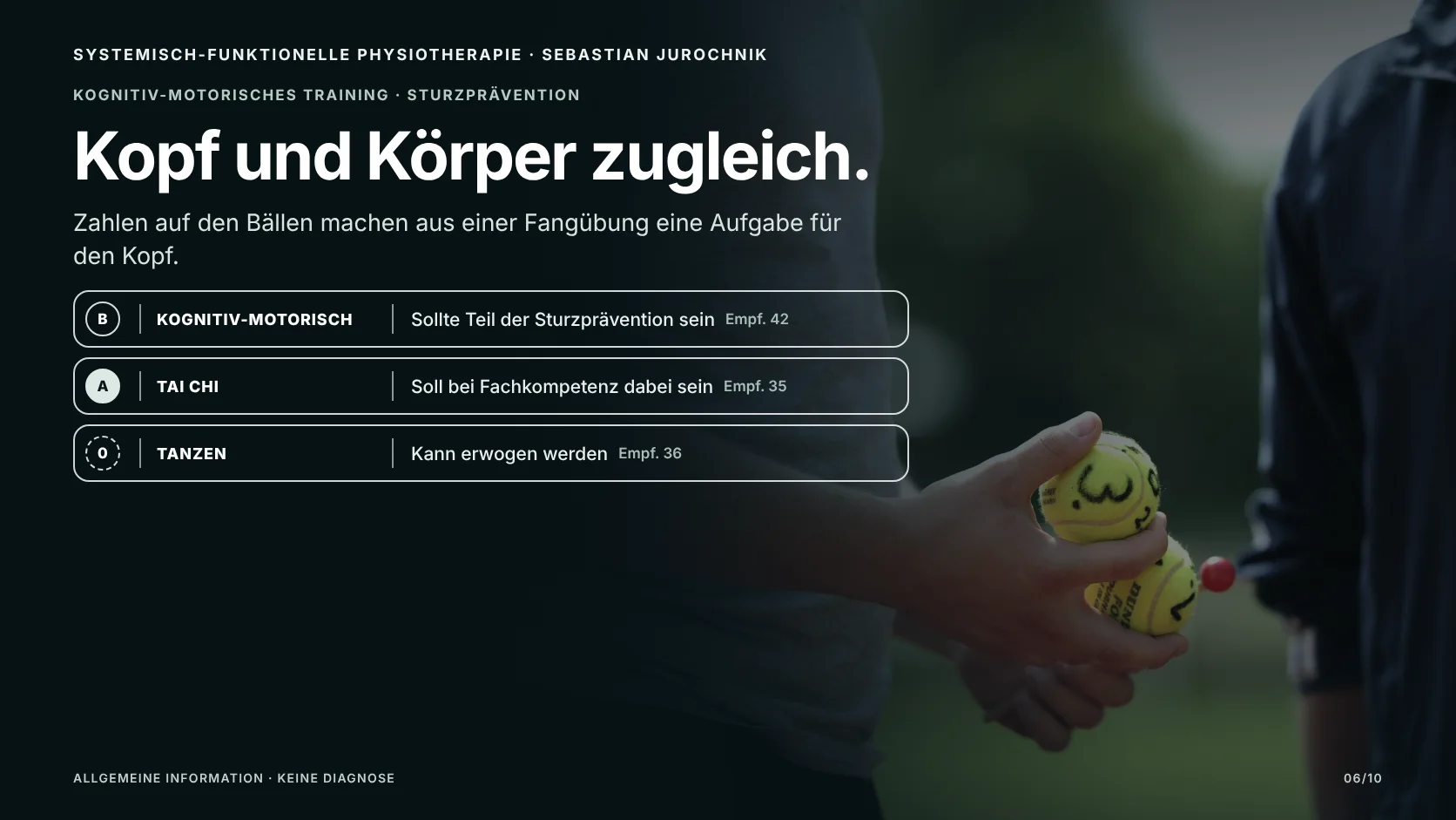 Trainer hält zwei mit Zahlen beschriftete Tennisbälle; Grafik zum kognitiv-motorischen Training, zu Tai Chi und zum Tanzen in der Sturzprävention.